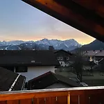 شقة Dachgeschosswohnung Mit Traumhaftem Zugspitzblick Bei Garmisch فراشانت