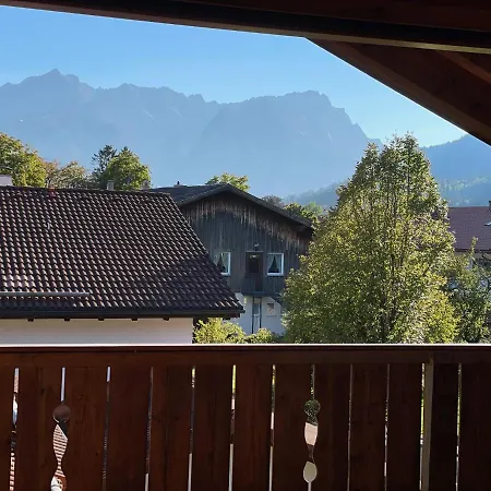 شقة Dachgeschosswohnung Mit Traumhaftem Zugspitzblick Bei Garmisch