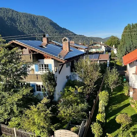 Apartament Dachgeschosswohnung Mit Traumhaftem Zugspitzblick Bei Garmisch *