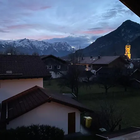 Dachgeschosswohnung Mit Traumhaftem Zugspitzblick Bei Garmisch *