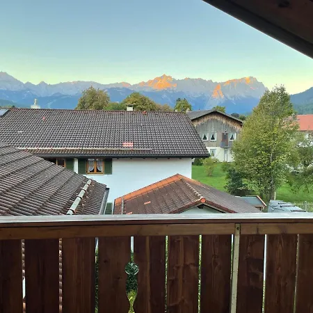 Dachgeschosswohnung Mit Traumhaftem Zugspitzblick Bei Garmisch 公寓 法尔希特