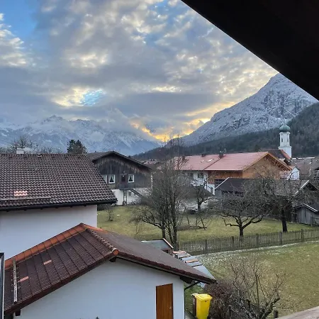 Dachgeschosswohnung Mit Traumhaftem Zugspitzblick Bei Garmisch