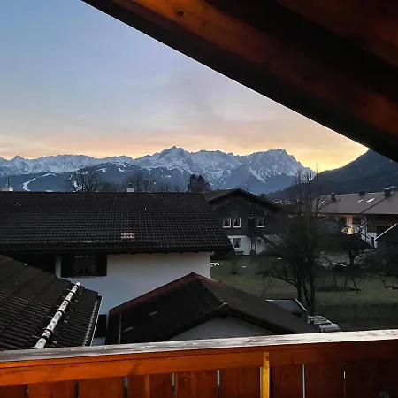 아파트 Dachgeschosswohnung Mit Traumhaftem Zugspitzblick Bei Garmisch 파르한트