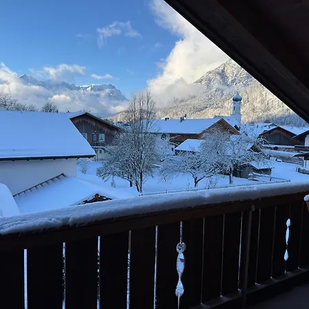 Dachgeschosswohnung Mit Traumhaftem Zugspitzblick Bei Garmisch *